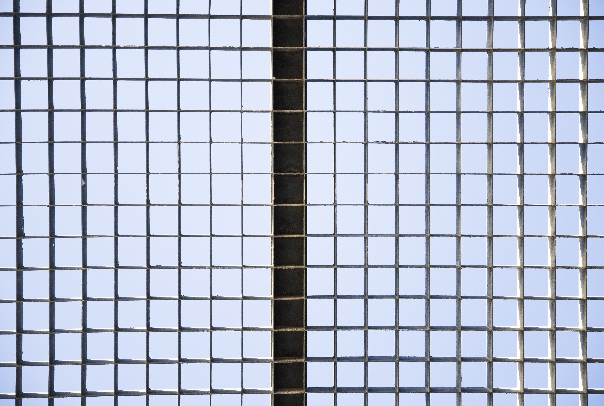 河北煤一、二期堆場防風(fēng)網(wǎng)防腐維護(hù)與現(xiàn)場補(bǔ)漆項目